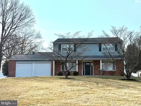 4 Friesland Dr, Southampton, PA 18966