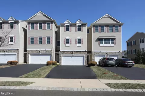 145 Saddlebrook Dr, Bensalem, PA 19020