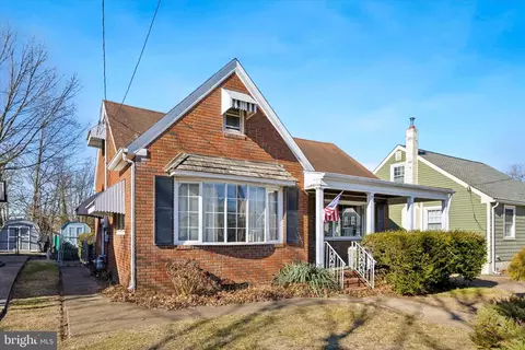 114 Taylor St, Bristol, PA 19007