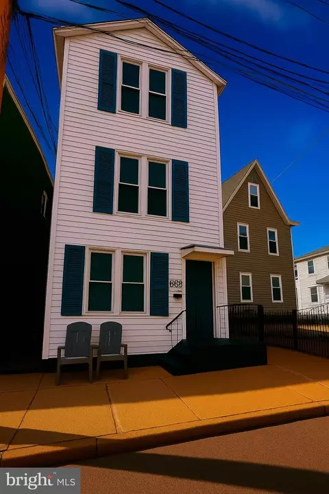 220 Dorrance St, Bristol, PA 19007