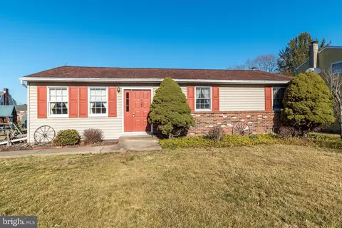 22 S Chestnut Ct, Perkasie, PA 18944
