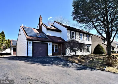 31 Oxford Dr, Langhorne, PA 19047