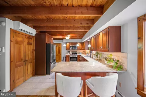 809 Ridge Valley Rd, Sellersville, PA 18960