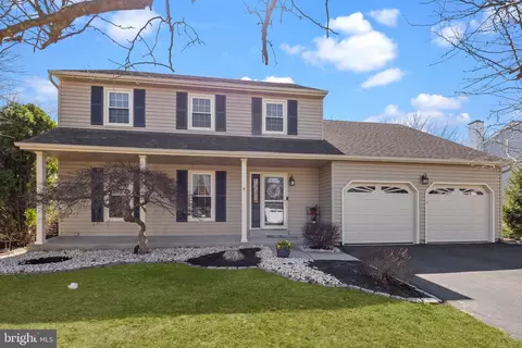 120 Apple Valley Dr, Langhorne, PA 19047