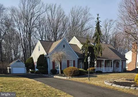 1460 Estate Ln, Southampton, PA 18966