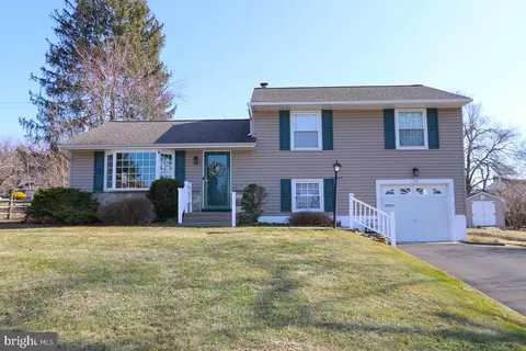 135 Harding Rd, Southampton, PA 18966