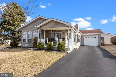 395 Thrush Ct W, New Hope, PA 18938