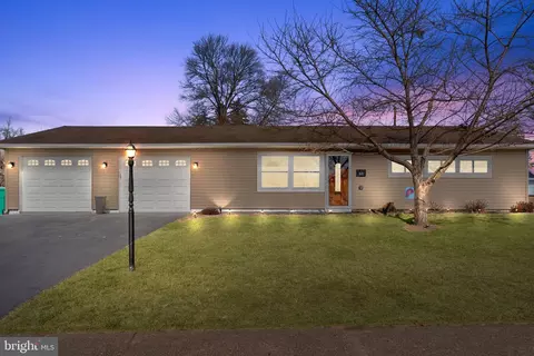 56 Old Pond Rd, Levittown, PA 19057