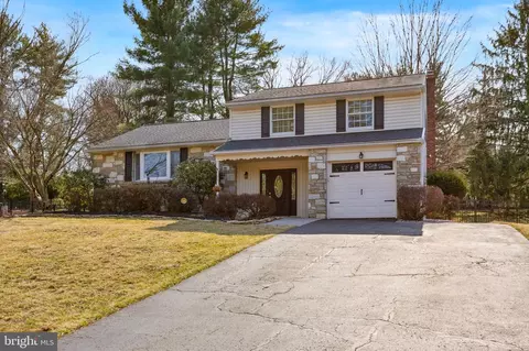 152 W Buttonwood Dr, Southampton, PA 18966