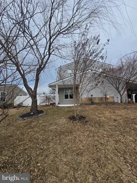 156 Crabtree Dr, Levittown, PA 19055