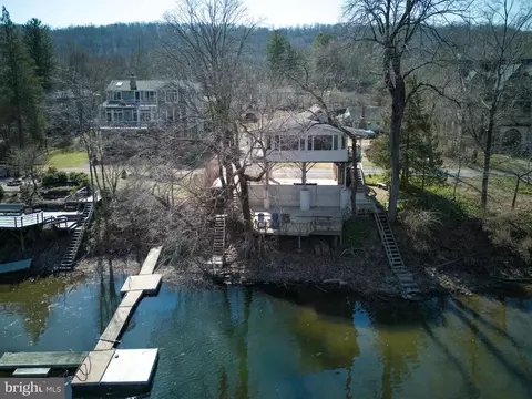 1827 Trails End Ln, Upper Black Eddy, PA 18972