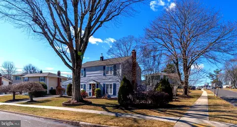 29 Trim Rd, Levittown, PA 19056