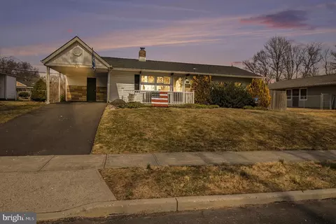 11 Timber Ln, Levittown, PA 19054