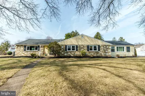 320 Windsor Dr, Churchville, PA 18966