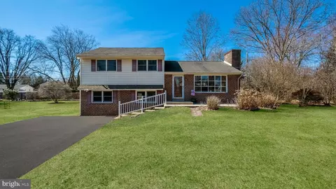 226 Forrest Dr, Chalfont, PA 18914