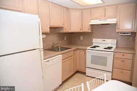 Kitchen - 6502 Centennial Sta, Warminster, PA 18974 photo 1 of 5