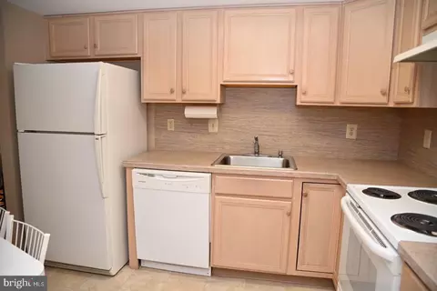 Kitchen - 6502 Centennial Sta, Warminster, PA 18974 photo 2 of 5