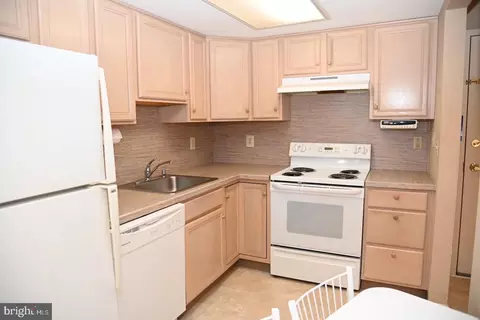 Kitchen - 6502 Centennial Sta, Warminster, PA 18974 photo 4 of 5