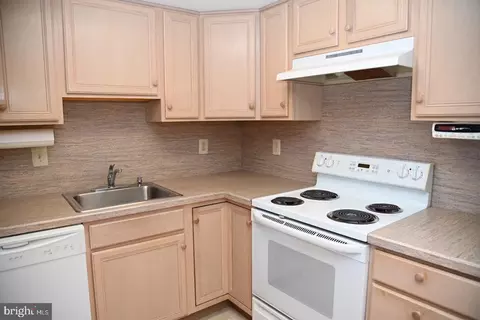 Kitchen - 6502 Centennial Sta, Warminster, PA 18974 photo 3 of 5
