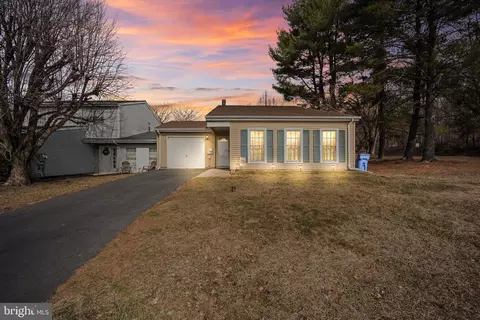 2 York St, Newtown, PA 18940