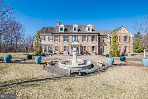 4 Merrick Dr, Newtown, PA 18940