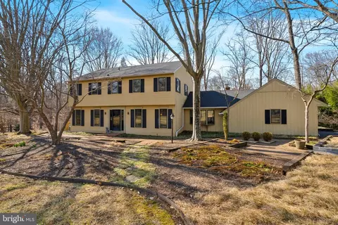 215 Saddle Dr, Furlong, PA 18925