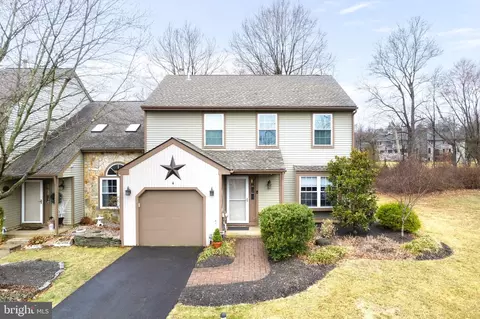 4 Juniper Ct, Newtown, PA 18940