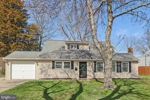 569 Doloro Dr, Morrisville, PA 19067