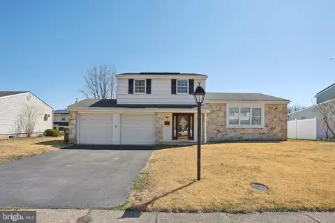 3241 Fairway Rd, Bensalem, PA 19020