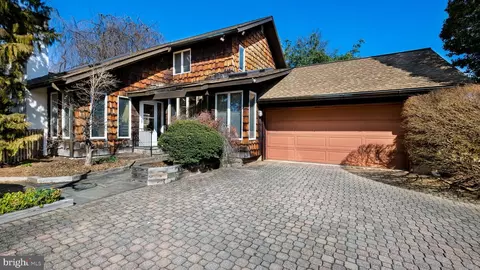 7 Hillside Ln, Yardley, PA 19067