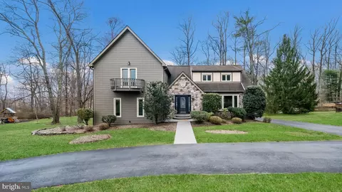 35 Declaration Dr, Newtown, PA 18940