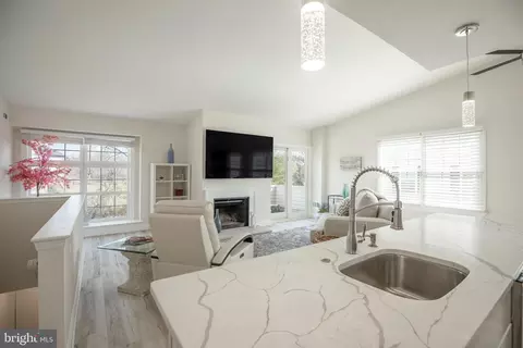 141 Shire Dr, New Hope, PA 18938