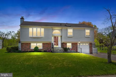 1023 Carousel Dr, Warminster, PA 18974
