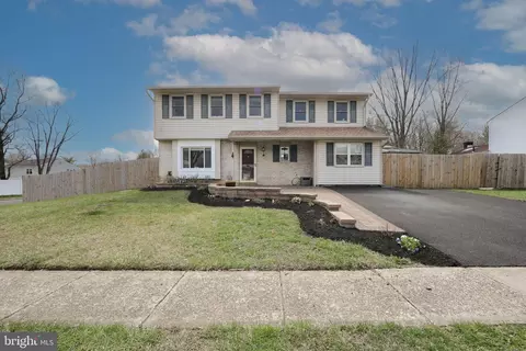 1617 Point Dr, Bensalem, PA 19020