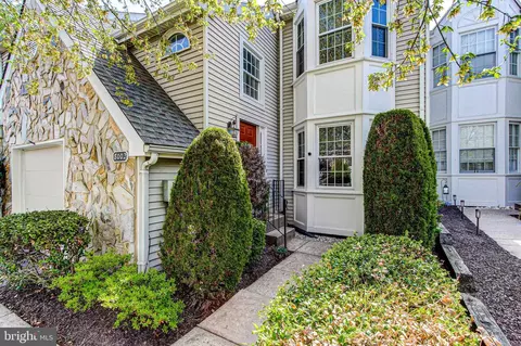 8002 Birdie Ln, Doylestown, PA 18901