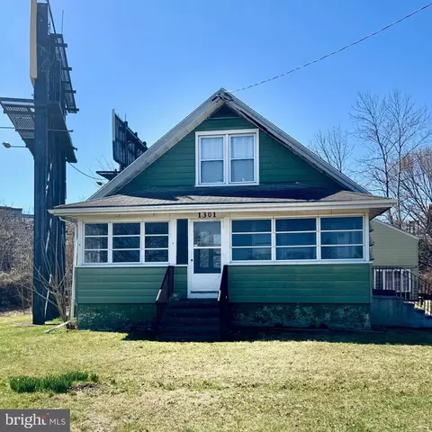 1301 Hardy St, Levittown, PA 19057