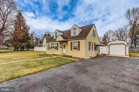 948 Cherry Ln, Southampton, PA 18966