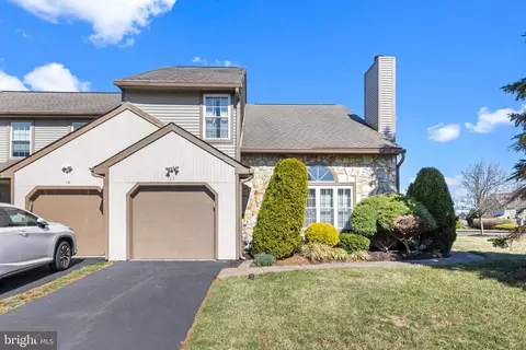 11 Laurel Cir, Newtown, PA 18940