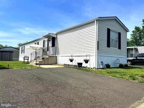 9812 Lawson Dr, Morrisville, PA 19067