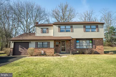 772 Fairfield Dr, Warminster, PA 18974