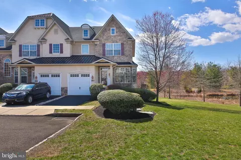 3270 Waterstone Ct #184, Furlong, PA 18925