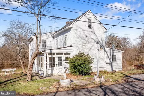 3611 Lower Rd, Levittown, PA 19056