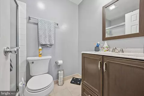 Bath - 178 Devon Way, Levittown, PA 19057 photo 1 of 2