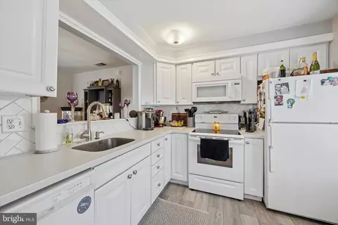Kitchen - 178 Devon Way, Levittown, PA 19057 photo 1 of 3