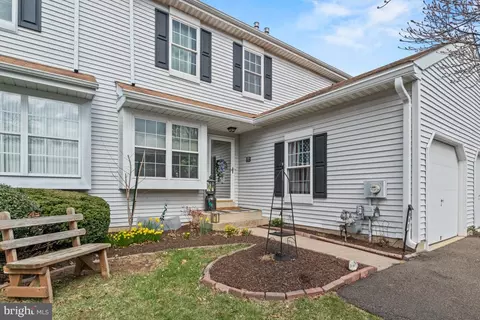 802 Putter Ct, Warrington, PA 18976