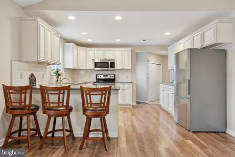288 Colonial Dr, Langhorne, PA 19047