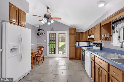 Entry Way - 2775 Valley Rd, Jamison, PA 18929 photo 7 of 7