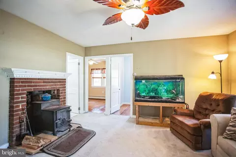 Living - 2775 Valley Rd, Jamison, PA 18929 photo 2 of 4