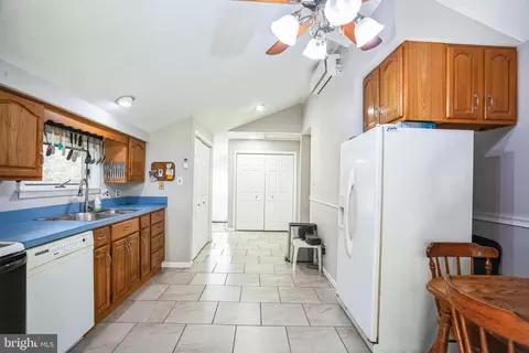 Entry Way - 2775 Valley Rd, Jamison, PA 18929 photo 6 of 7