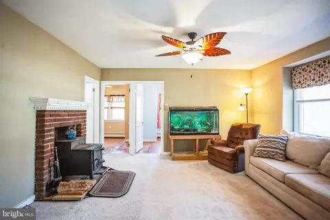 Living - 2775 Valley Rd, Jamison, PA 18929 photo 3 of 4